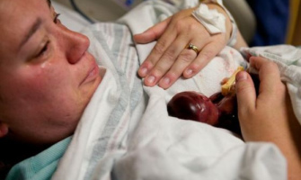 Bebé prematuro de 19 semanas vivió algunos minutos y ha conmovido a millones de personas
