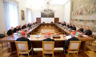 El “C8” examina los dicasterios vaticanos