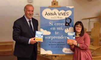 Se presenta el primer libro de Anna Vives, diseñadora tipográfica con Síndrome de Down