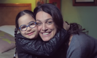 El Consejo Audiovisual francés critica este vídeo pro niños Down y provida por «finalidad ambigua»