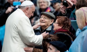 El Papa: no hay futuro para el pueblo sin el encuentro entre generaciones