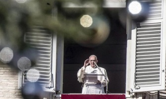 Vivir una Navidad cristiana, libres de toda mundanidad, pidió el Papa Francisco
