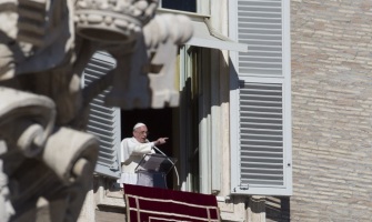 “La oración es la raíz de la paz”: Papa Francisco en el Ángelus