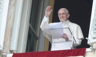 El Evangelio cambia el corazón, dijo el Papa a la hora del Ángelus