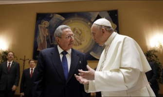 Raúl Castro: «Si Francisco sigue así volveré a rezar»