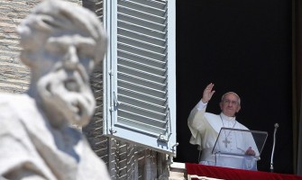 El pan de Dios es Jesús mismo, dijo Francisco en el Ángelus