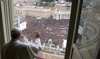 “Nutrirnos de Jesús Pan de Vida, siempre con fe”, el Papa en el Ángelus dominical