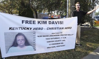 EE.UU: cárcel para la cristiana Kim Davis por no dar licencias de «matrimonios» homosexuales