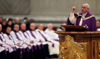 El Papa decreta que durante un año cualquier cura podrá absolver a quien confiese pecados de aborto