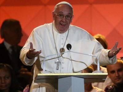 En una emotiva vigilia, el Papa llamó a defender la familia