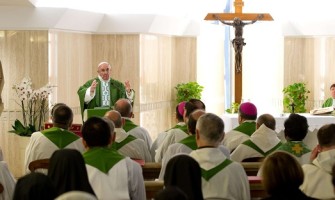 El Papa en Sta. Marta: ‘El demonio con el relativismo anestesia la conciencia’