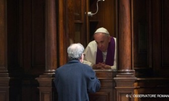 El Papa recuerda que la confesión es lugar privilegiado de la misericordia de Dios
