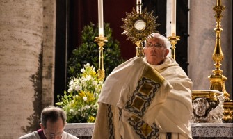 El Papa celebra en Roma el Corpus Christi y pide que nos dejemos ‘partir’ para los demás