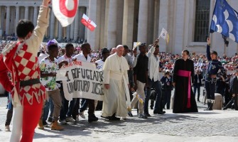 El Papa: Jesús nunca permanece indiferente a la oración humilde y confiada