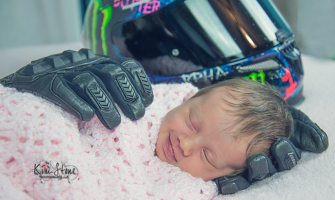 “Dicen que los ángeles hablan con los bebés cuando sonríen durmiendo”