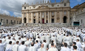 Francisco: El corazón del sacerdote “no privatiza ni tiempos ni espacios”