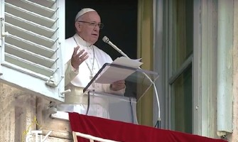 Francisco “Debemos testimoniar con alegría el Evangelio en la vida diaria”