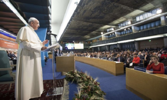 Francisco: “No basta conmoverse, es necesario decidirse y actuar”