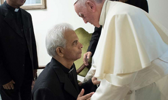 El Papa recibe al padre Tom: cautivo de yihadistas, le cuenta, rezaba mentalmente la misa cada día
