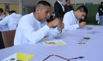 Las cuentas del rosario que son sinónimo de esperanza en Perú
