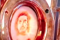 Milagro eucarístico en la India en el que se ver el rostro de Jesus en la Hostia