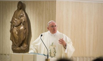 El Papa pide cristianos coherentes que no causen escándalo ante el pueblo de Dios