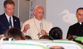 El Papa Francisco durante la rueda de prensa en el vuelo de regreso a Roma