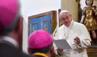 Francisco invita a los obispos a recuperar la “conciencia de ser pueblo”