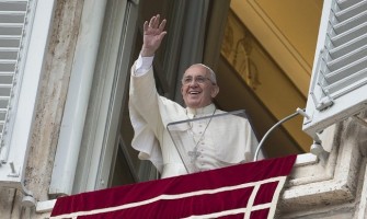 El Papa a la hora del Ángelus: Jesús quiere educarnos a su libertad