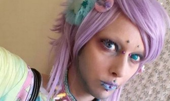 Nació mujer, se hizo hombre trans y ahora dice ser un extraterrestre