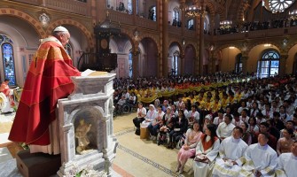Tailandia: “No le tengan miedo al futuro ni se dejen achicar”, alienta el Papa a los jóvenes