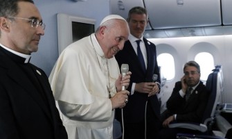 Rueda de Prensa del Papa Francisco durante el vuelo de regreso de Japón y Tailandia