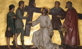 «El que no toma su cruz y me sigue detrás no es digno de mí»