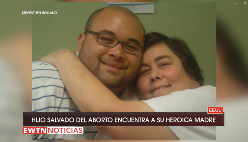 Discapacitada y violada, su hijo debía morir. Su amor la hizo huir y darlo a luz. Lo entrevisté.